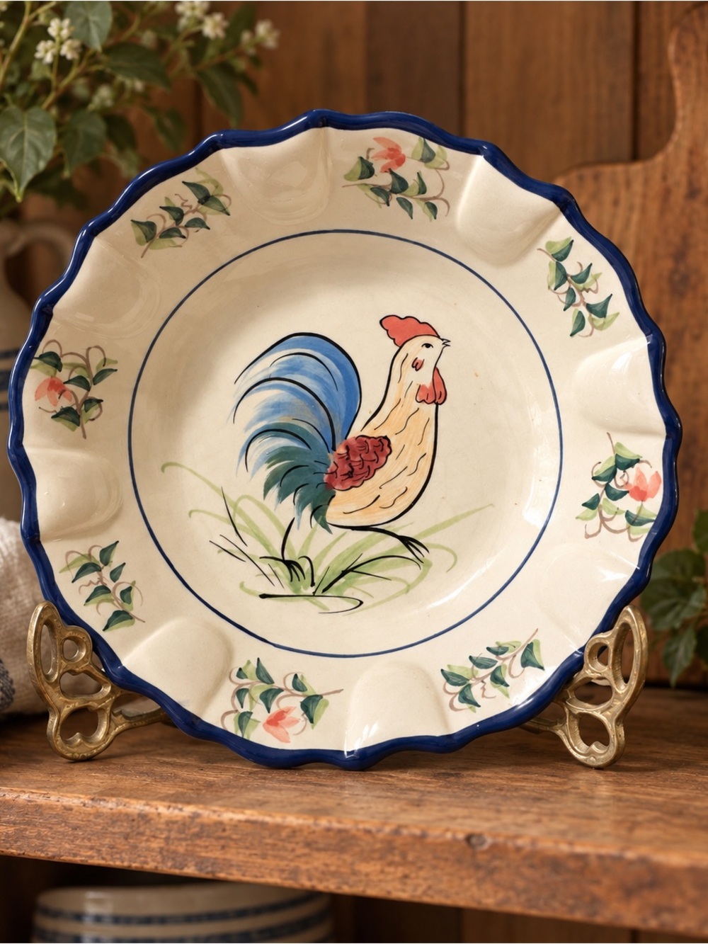 Blue-Trim Rooster Decorative Serving Plate - Classic Floral Design